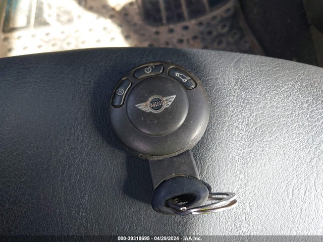 2010 MINI COOPER CLUBMAN WMWML3C52ATX37361 Photo 10