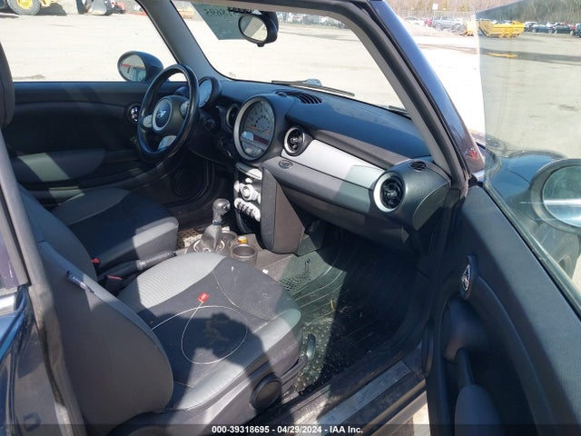 2010 MINI COOPER CLUBMAN WMWML3C52ATX37361 Photo 4