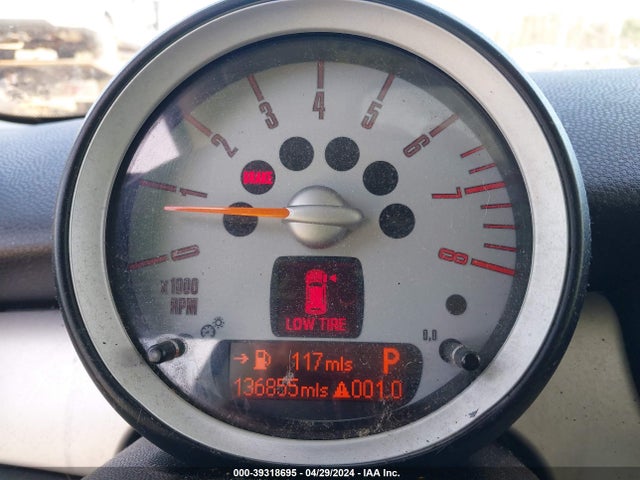 2010 MINI COOPER CLUBMAN WMWML3C52ATX37361 Photo 6