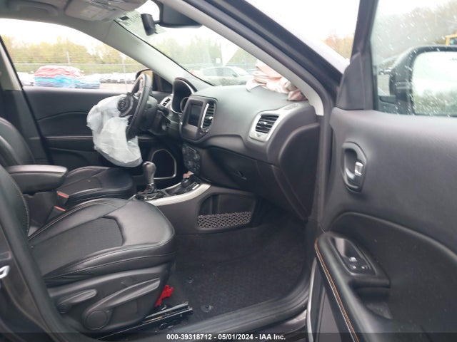 3C4NJDBB5KT755241 Jeep Compass Latitude 4x4