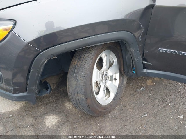 3C4NJDBB5KT755241 Jeep Compass Latitude 4x4