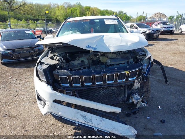 3C4NJCBB5JT125275 Jeep Compass Latitude Fwd