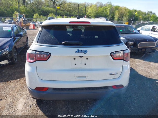3C4NJCBB5JT125275 Jeep Compass Latitude Fwd