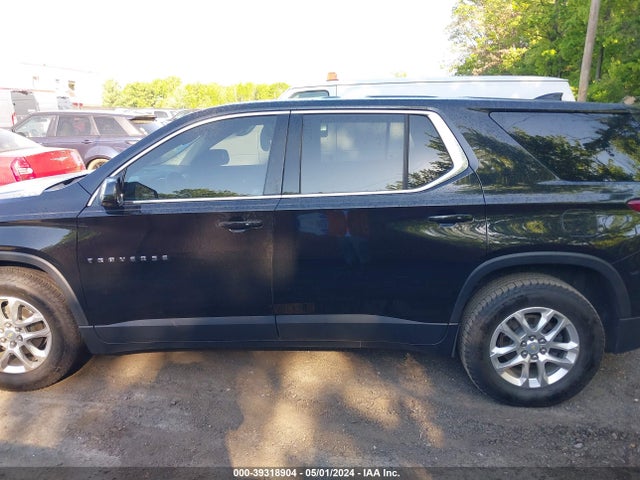 Chevrolet Traverse Ls 2018 1GNERFKW0JJ105706 Image 14