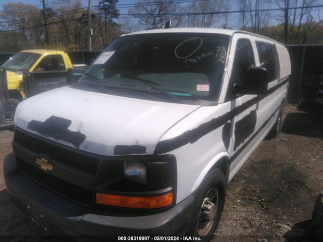 Chevrolet Express 3500 Ls 2016 1GAZGNFFXG1322525 Image 2