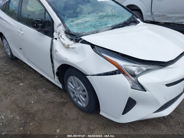 Toyota Prius Two 2017 JTDKBRFU1H3552442 Image 6