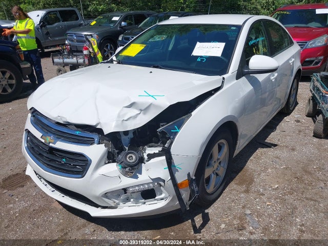 Chevrolet Cruze 1lt Auto 2015 1G1PC5SB5F7244222 Image 2