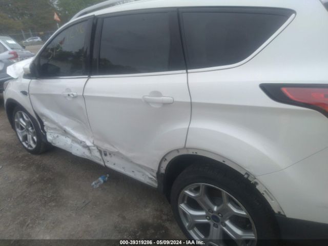 1FMCU9J94HUD23163 Ford Escape Titanium