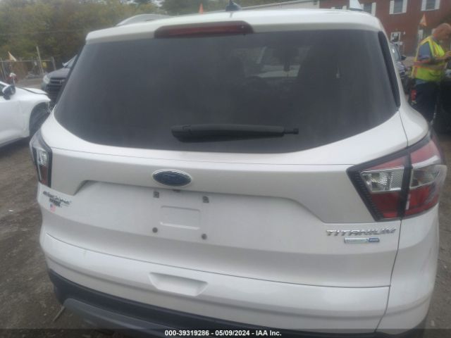 1FMCU9J94HUD23163 Ford Escape Titanium