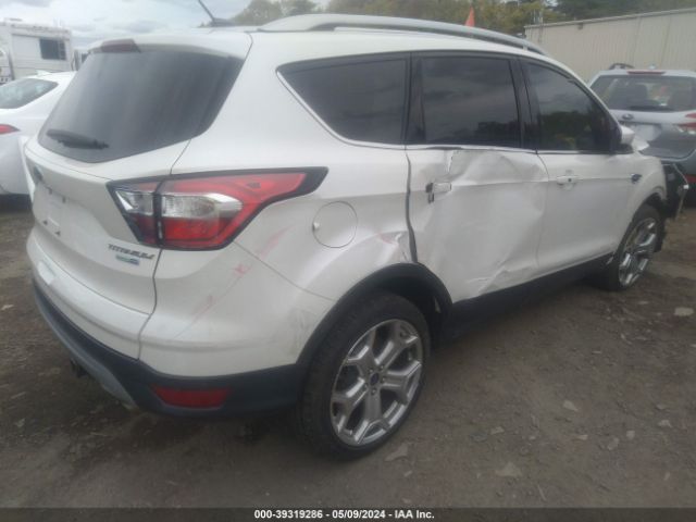 1FMCU9J94HUD23163 Ford Escape Titanium