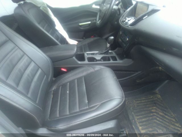 1FMCU9J94HUD23163 Ford Escape Titanium