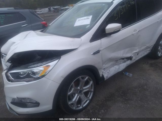 1FMCU9J94HUD23163 Ford Escape Titanium