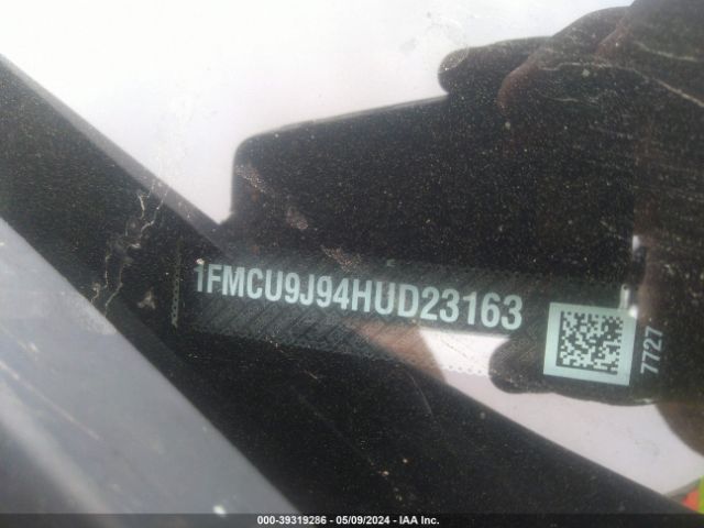 1FMCU9J94HUD23163 Ford Escape Titanium