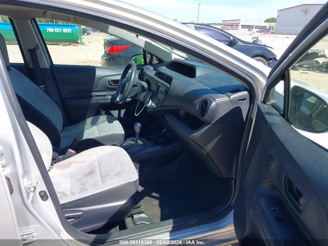 Toyota Prius C One 2015 JTDKDTB34F1580801 Image 5