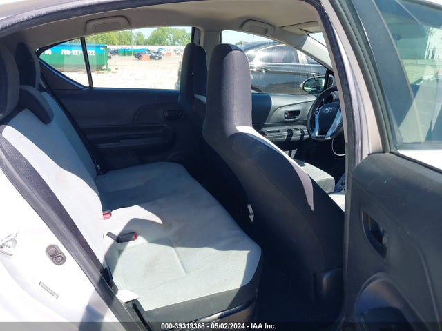 Toyota Prius C One 2015 JTDKDTB34F1580801 Image 8