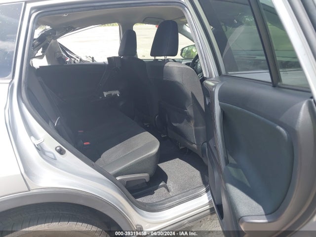 Toyota RAV4 LE 2018 JTMBFREV6JJ255151 Image 8