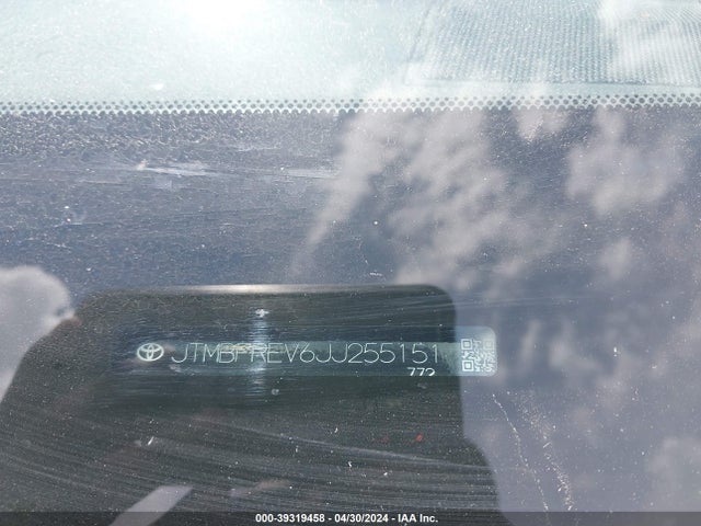 Toyota RAV4 LE 2018 JTMBFREV6JJ255151 Image 9