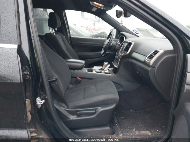 1C4RJEAGXHC637744 Jeep Grand Cherokee Laredo 4x2