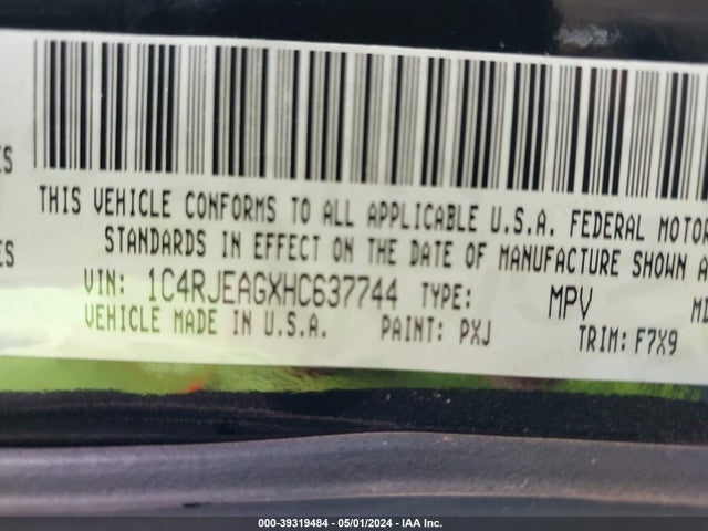 1C4RJEAGXHC637744 Jeep Grand Cherokee Laredo 4x2