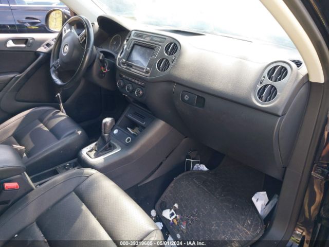 WVGSV7AXXHK031279 Volkswagen Tiguan 2.0t Wolfsburg Edition