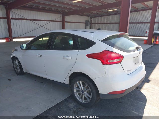 Ford FOCUS SE 2017 1FADP3K20HL223927 Image 3