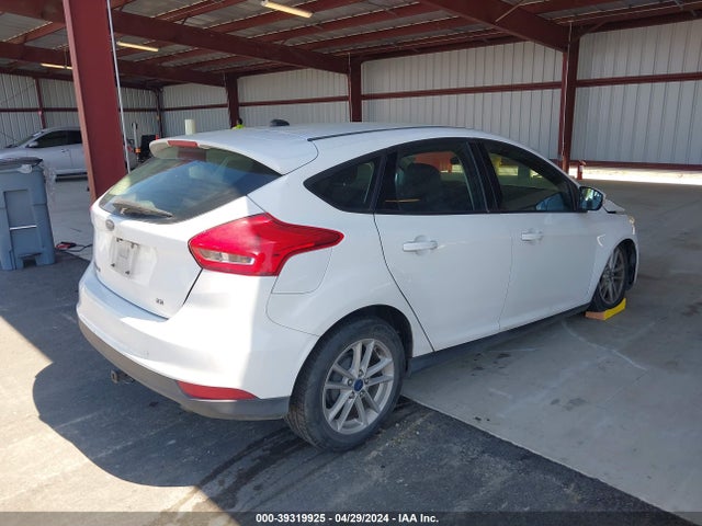 Ford FOCUS SE 2017 1FADP3K20HL223927 Image 4