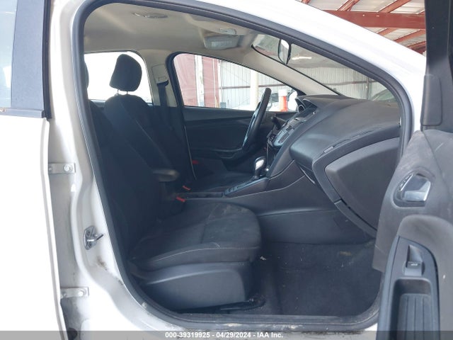 Ford FOCUS SE 2017 1FADP3K20HL223927 Image 5