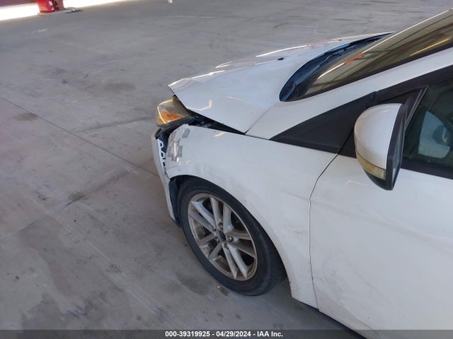 Ford FOCUS SE 2017 1FADP3K20HL223927 Image 6