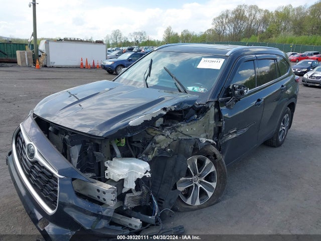 Toyota Highlander Xle 2021 5TDGZRBH3MS145743 Image 2