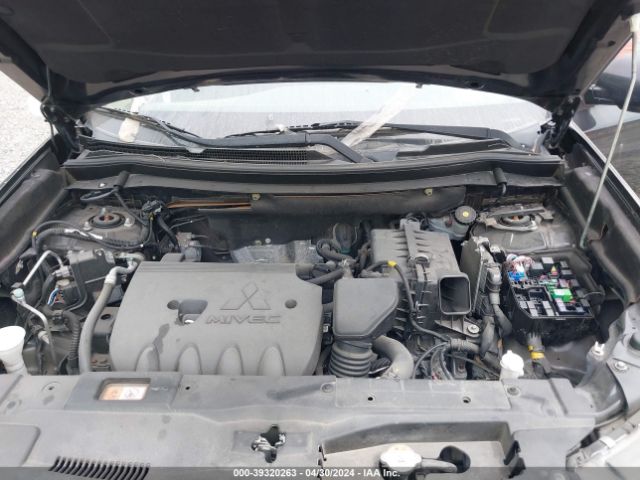 JA4AZ2A39HZ062870 Mitsubishi Outlander Es