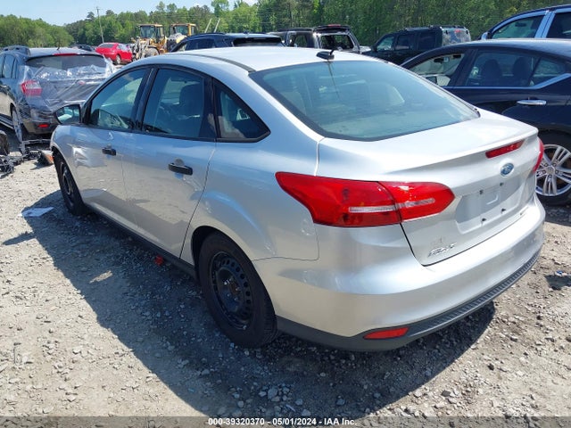 Ford FOCUS S 2015 1FADP3E21FL345205 Image 3