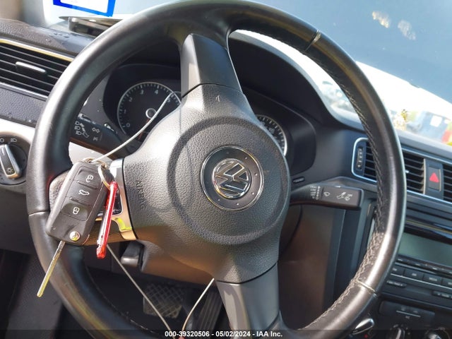 2013 Volkswagen Jetta 2.5l Se მანქანა იყიდება აუქციონზე, vin: 3VWDP7AJ7DM402921, აუქციონის ნომერი: 39320506