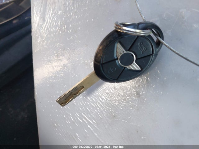 2006 MINI COOPER WMWRC33526TK17013 Photo 10