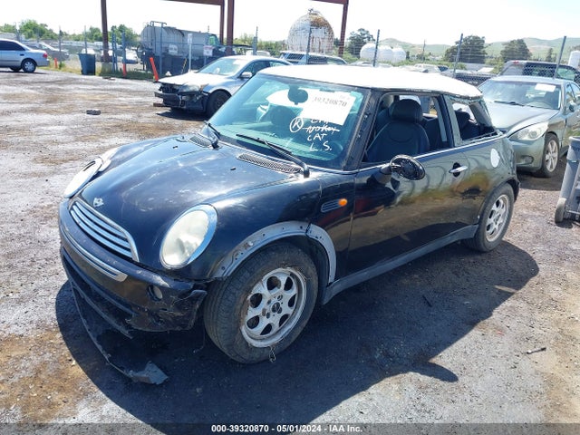 2006 MINI COOPER WMWRC33526TK17013 Photo 1