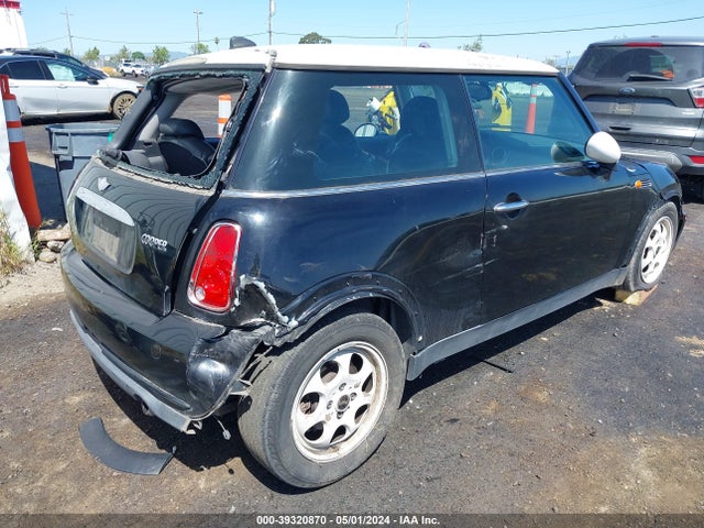 2006 MINI COOPER WMWRC33526TK17013 Photo 3
