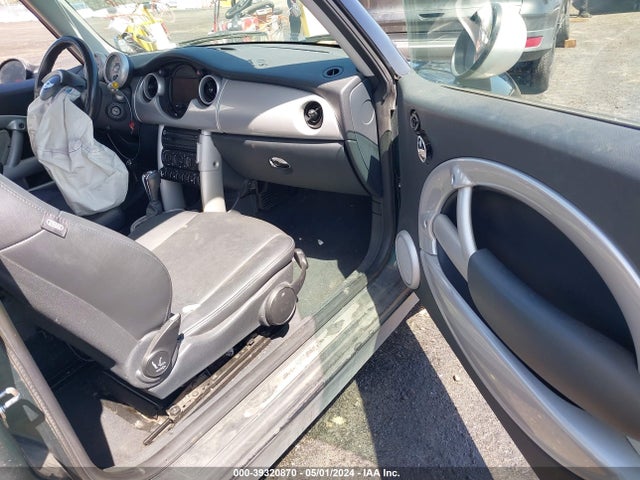 2006 MINI COOPER WMWRC33526TK17013 Photo 4