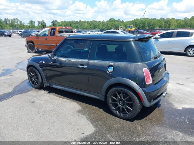 2006 MINI COOPER S WMWRE33546TJ36721 Photo 2