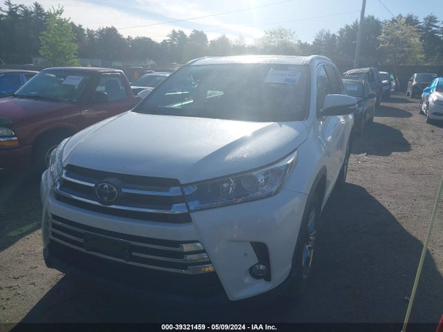 Toyota Highlander Limited Platinum 2018 5TDDZRFH0JS855482 Image 2