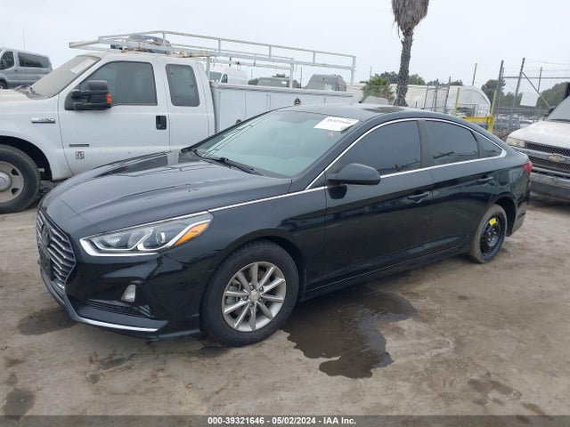 Hyundai SONATA SE 2018 5NPE24AF7JH675813 Image 2