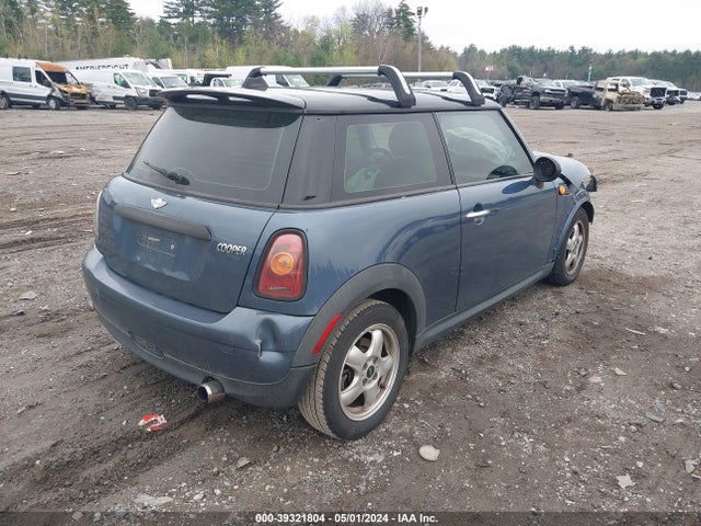 2010 MINI COOPER WMWMF3C5XATZ26945 Photo 3