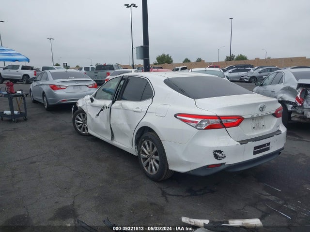 Toyota CAMRY LE 2018 JTNB11HK3J3048184 Image 3