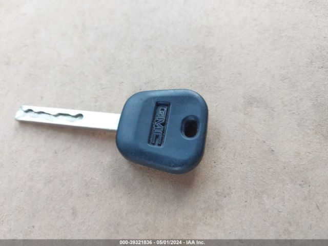 1GKS2FKC4GR382766 GMC Yukon Xl Sle