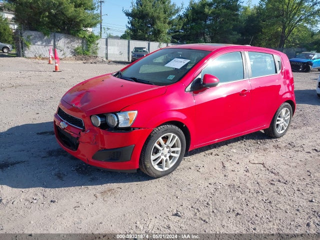 Chevrolet Sonic Lt Auto 2016 1G1JC6SB2G4104353 Image 2