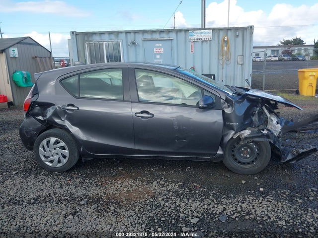 JTDKDTB36F1110186 Toyota Prius C Two