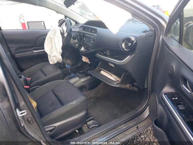 JTDKDTB36F1110186 Toyota Prius C Two
