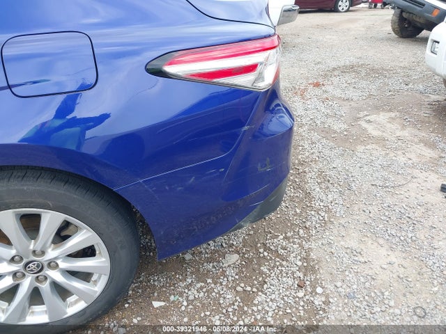 Toyota CAMRY LE 2018 4T1B11HK7JU614082 Image 19