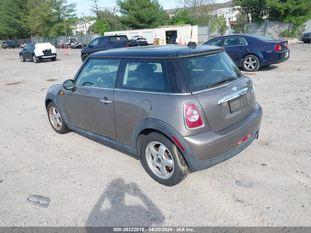 2011 MINI COOPER WMWSU3C55BT252038 Photo 2