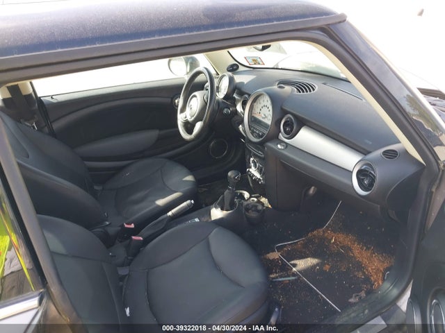 2011 MINI COOPER WMWSU3C55BT252038 Photo 4