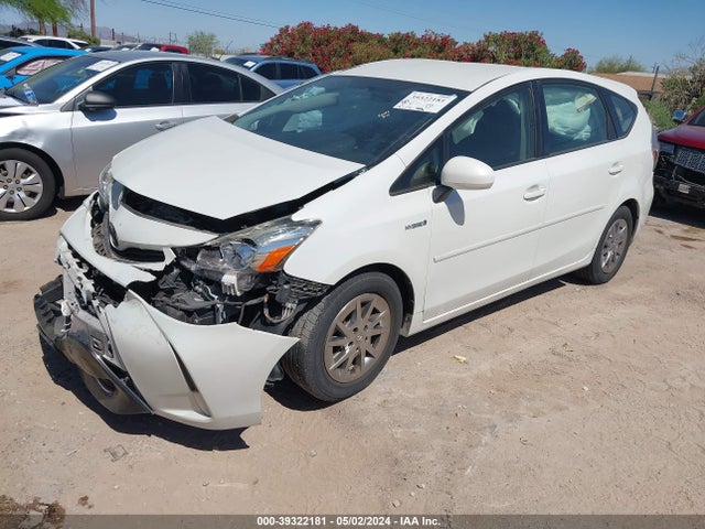 Toyota Prius V Three 2015 JTDZN3EU3FJ040095 Image 2