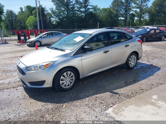 Ford FOCUS S 2018 1FADP3E2XJL242793 Image 2